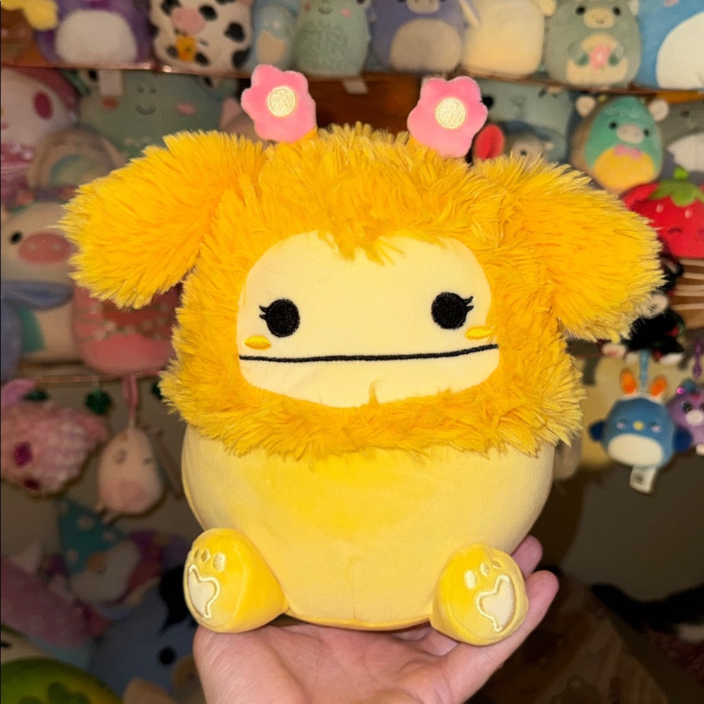 Nomi the yellow Bigfoot squishmallow with flower antlers NWT hard to find